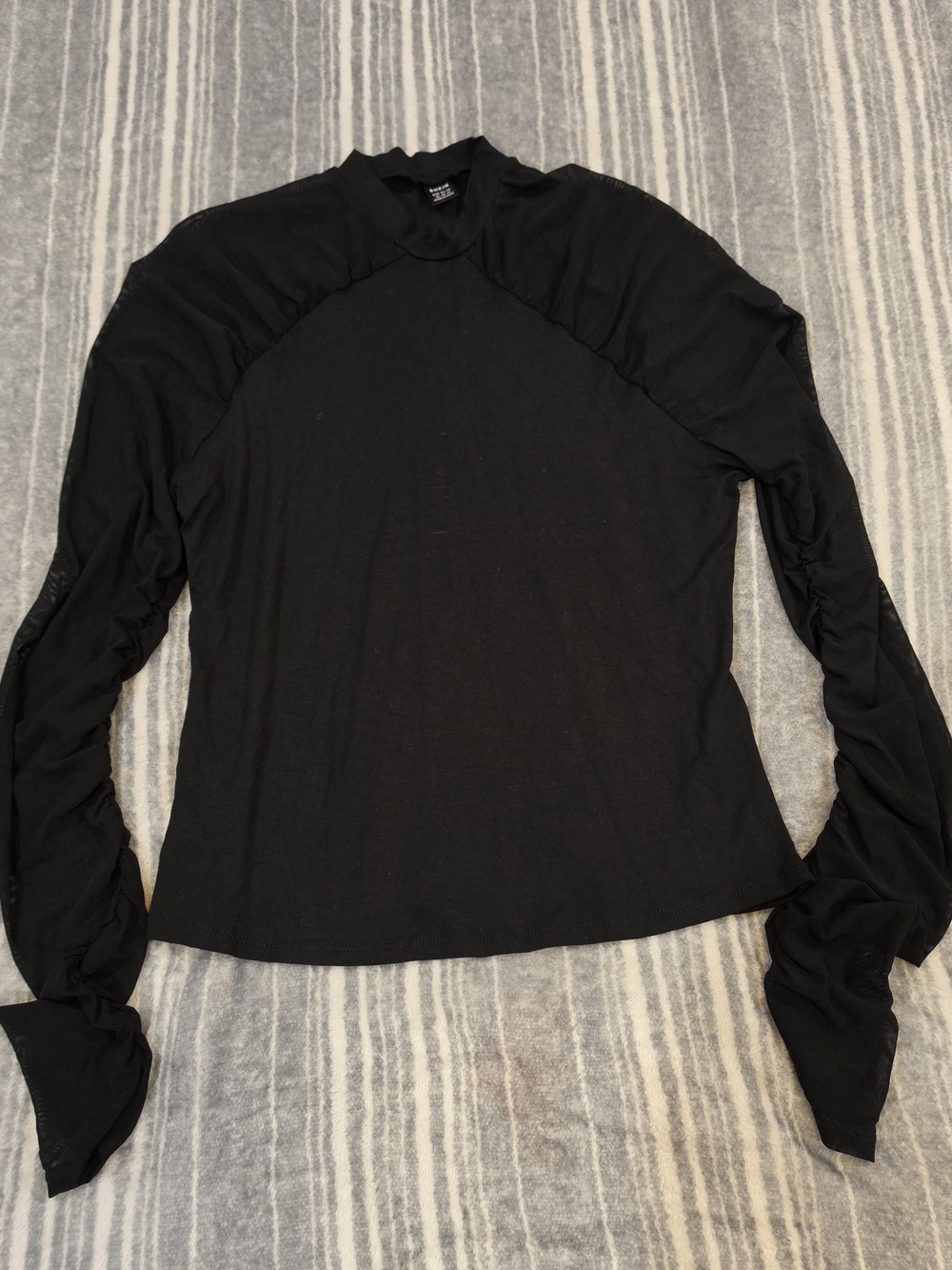 SHEIN Black Long-Sleeve Ruched Shoulder Top